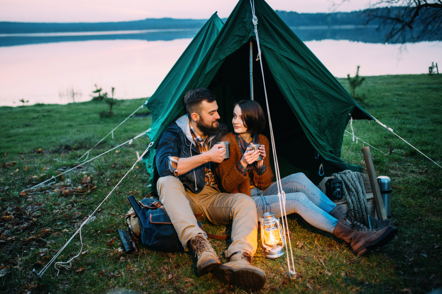 couple au petit camping familial marais poitevin